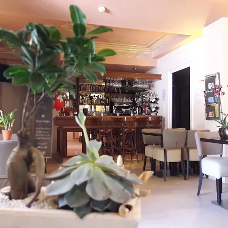 Acropolis - 3*