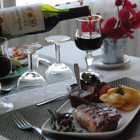 Acropolis - Hotell 3*